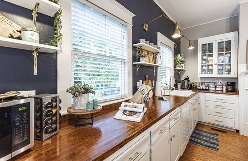 High Point Casa | *Relaxing & Elegant* < 5 min to HPU & Market, Sleeps 8