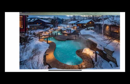 Wasaga Beach Casa | Relaxing Fall getaway/games room