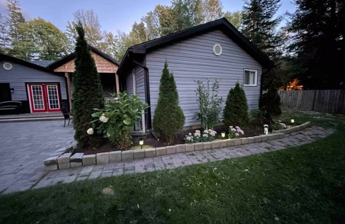 Wasaga Beach Casa | Relaxing Fall getaway/games room