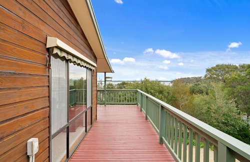 Loch Sport Casa | Relaxing family home with lake front views. Pets welcome