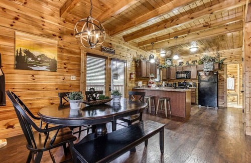Sevierville Cabina | Relaxing family retreat | Hot tub, 2BR+Loft