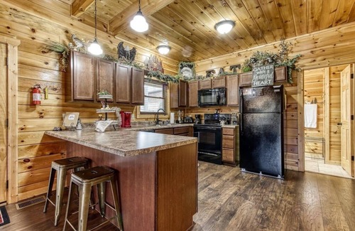 Sevierville Cabina | Relaxing family retreat | Hot tub, 2BR+Loft
