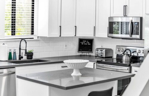 Victoria Park Casa | Relaxing Getaway - Minutes to Beach, Las Olas & DT