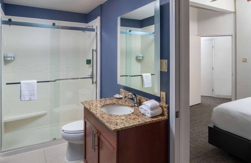 Arts/Warehouse District Hotel | Relaxing Getaway Awaits! Two Comfortable Suites, Outdoor Pool, Free Breakfast!