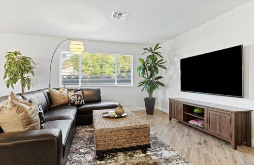 Heritage Heights Casa | Relaxing Getaway Home wSerene Yard and Pool