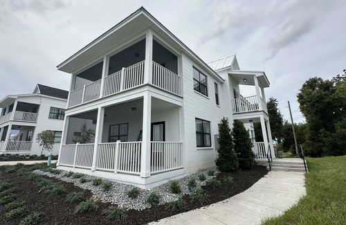 Lake Alfred Cabaña | Relaxing Getaway on the Lake at Adams Estate