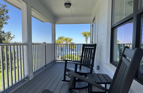 Lake Alfred Cabaña | Relaxing Getaway on the Lake at Adams Estate