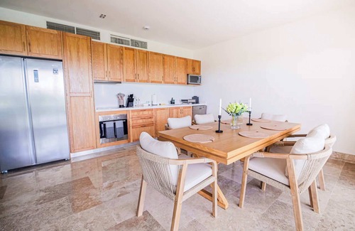 Playa Mujeres Apartamento | Beachfront Bliss, Rooftop Jacuzzi, Private Pools