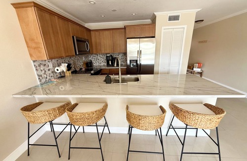 Belle Vista Condominio | Relaxing Getaway Beach Condo in St. Pete Beach
