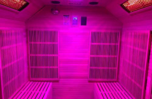 Woodingdean Casa | Relaxing Getaway With Hot Tub Sauna Sleeps 6