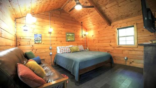 Lupton City Casa | Relaxing Getaways to Chattanooga, Tennessee, in this Colorful Pet-Friendly Cabin