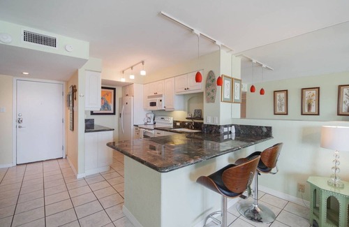 South Padre Island Condominio | Relaxing , Great Location, 3 Minute Walk To The Beach 2 Bedroom Condo by RedAwning