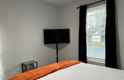 Greensboro Casa | Zen Yoga House with King Bed