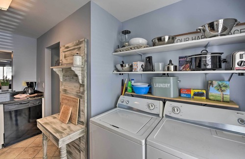 Oceanmarsh Subdivision Condominio | Relaxing Harbor Island Condo: Walk to the Beach!