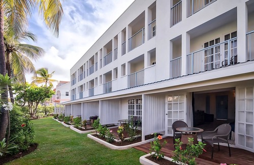 St. Lawrence Gap Apartamento | Relaxing Hideaway! 4 Spacious Units w/ Balcony | Free Parking