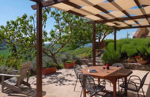 San Giovanni del Pantano Apartamento | Relaxing hillside family accommodation with pool