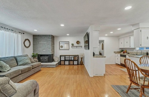 Albany Casa | Relaxing Home w/ Fenced Yard & Covered Patio!