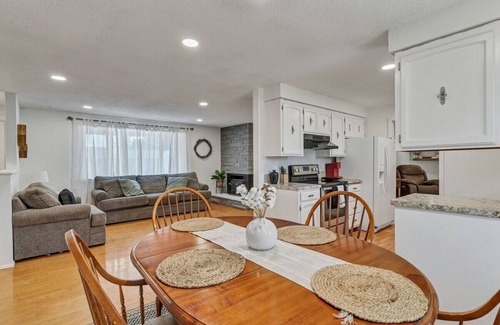 Albany Casa | Relaxing Home w/ Fenced Yard & Covered Patio!
