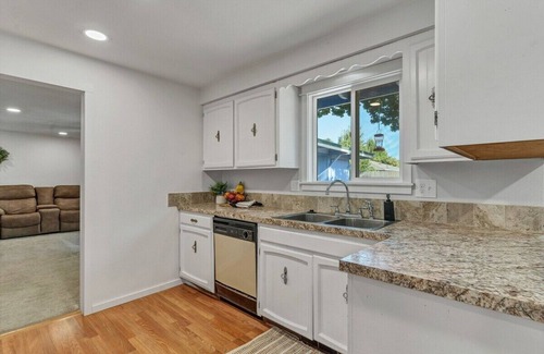 Albany Casa | Relaxing Home w/ Fenced Yard & Covered Patio!
