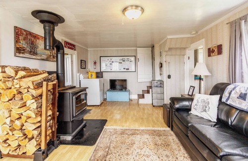 Marion Bridge Cabaña | Relaxing Island Cottage on 3 acres w/ ocean view
