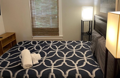 Steele Creek Cabaña | Relaxing Lakefront Cottage Escape on Lake Wylie