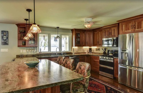 Skaneateles Casa | Relaxing Lakefront Retreat