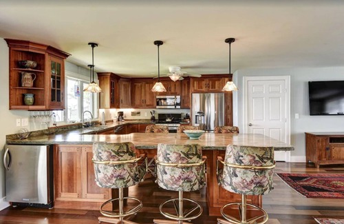 Skaneateles Casa | Relaxing Lakefront Retreat