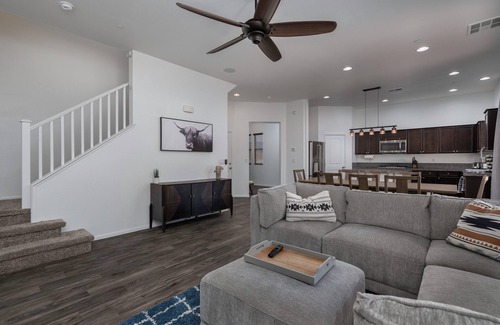 North Las Vegas Casa | Relaxing large home near VA hospital, air force base and Las Vegas strip 8 adult