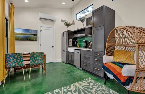 Wimberley Cabina | Relaxing Lux Cabin: Outdoor Tub, Hammock, BBQ