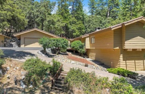 Twain Harte Casa | Relaxing luxury custom home 3,000 square ft close to hiking, fishing, downtown