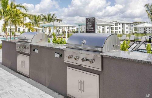Eastwood Village Apartamento | Relaxing Mexico Home with Pool & Hot Tub #308