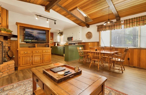 Summit Estates Cabina | * RETIRO AMUEBLADO DE BEAR MTN ~ Jacuzzi privado ~ Mascotas ~