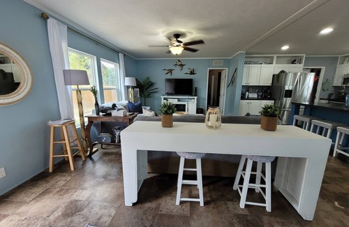 Huntsville Cabaña | Relaxing newly-renovated 3/2 lakeside retreat with private dock