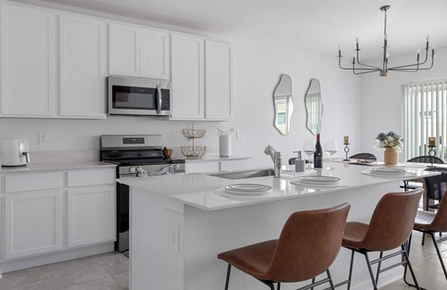 Winter Haven Casa | Relaxing Oasis - 4 bar, Alaskan King Bed, Grill & Games