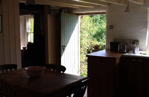 Llandovery Cabaña | Relaxing pet friendly 2-Bed Cottage in Rhandirmwyn