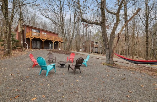 Briar Crest Woods Casa | Relaxing Pocono Getaway