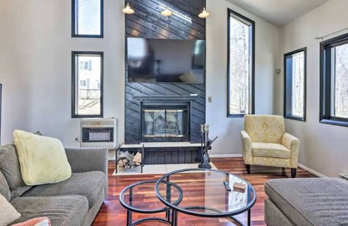 Tobyhanna Casa | Relaxing Poconos Retreat with Fireplace