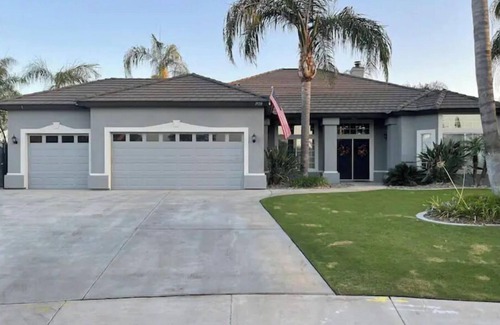 Rosedale Casa | Relaxing Pool and Spa Beautiful NW Bakersfield