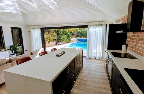Sorrento Condominio | Relaxing Pool House Escape in Duncraig