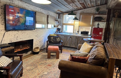 Leakey Casa | Relaxing Private Getaway just 1 mile North of Leakey...Includes "GAME-ROOM"