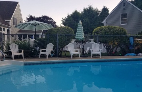 Haversham Casa | Relaxing private poolside retreat 5 minutes from the beach!