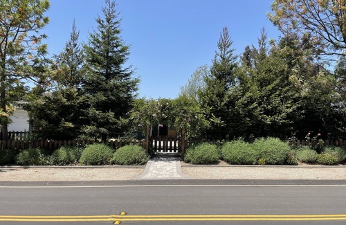 Camarillo Casa | Relaxing Ranch Style House with Garden and Orchard