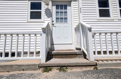 North Truro Cabaña | Relaxing Retreat at the Pearl VIP Sunday Cottage located at the Oceana Cottages