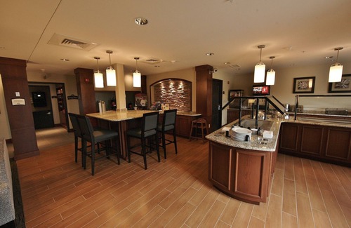Liverpool Apartamento | Relaxing Retreat! Studio Suite in Liverpool | Fitness Center + Free Breakfast