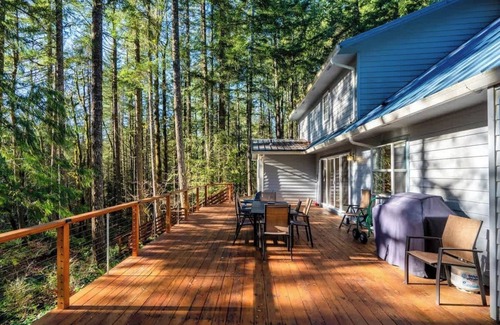 Zigzag Casa | Relaxing River Lodge Hot Tub Family Friendly