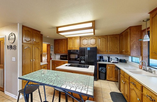 New Braunfels Casa | Relaxing riverfront home tucked away with shaded back deck/patio