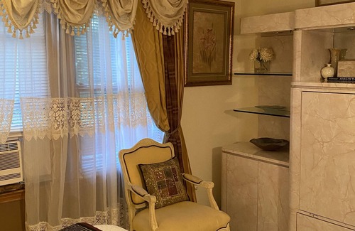 Teaneck Casa | Relaxing room in private house close to New York City