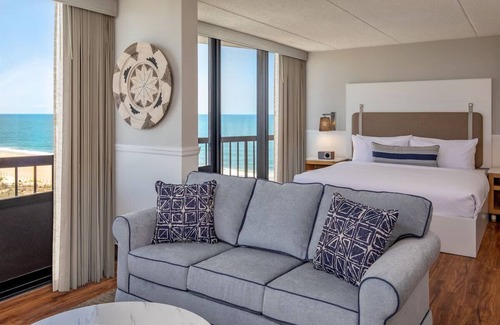 North Ocean City Hotel | Relaxing Room – Unwind with Beach Comforts & Amenities | Close to Sunset Park