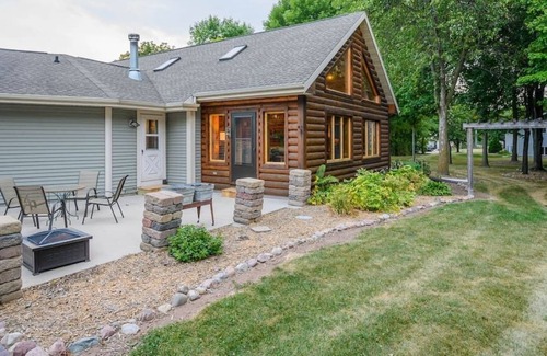 Appleton Casa | Relaxing Rustic Retreat - sleeps 12 4 BR 4 Bath