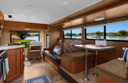 La Crosse Casa | Relaxing RV overlooking Gill's Cove Marina!